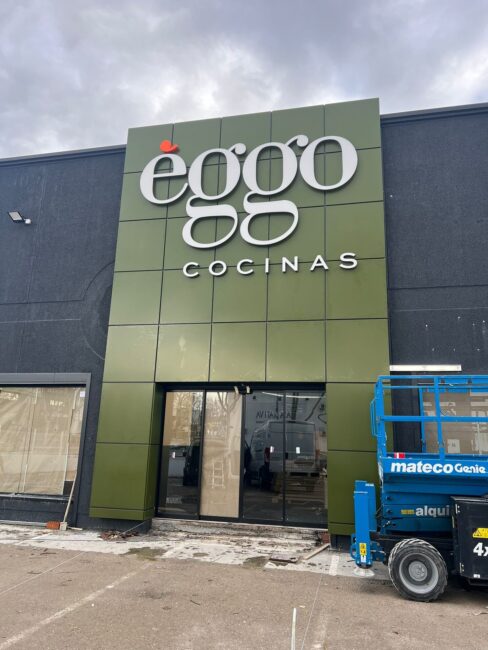 Rótulos y lonas XXL — trabajos destacados